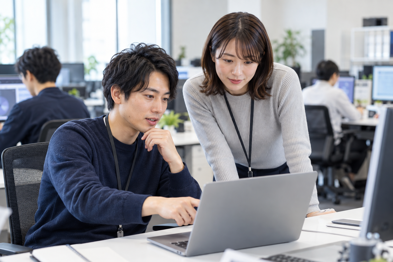 仕事風景のイメージ（AI生成・架空の人物と職場）